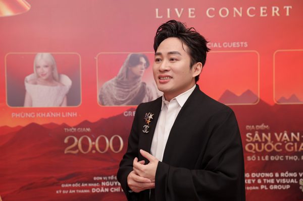 Tùng Dương tự làm đạo diễn trong đêm nhạc kỷ niệm 25 năm hoạt động nghệ thuật