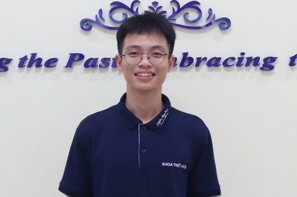 Từng 'lỡ hẹn' với giảng đường, nam sinh thi lại, tốt nghiệp thủ khoa Nhân văn