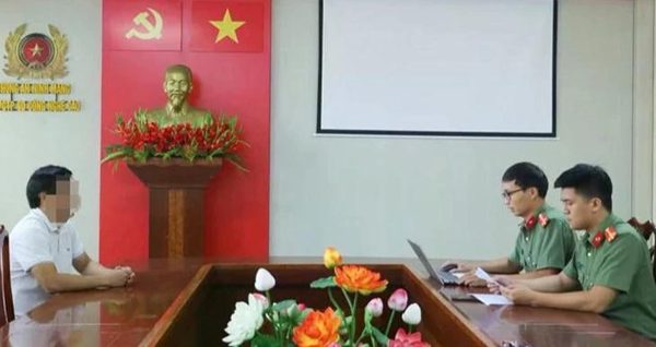 Tung tin 'vỡ đê' giữa lúc mưa lũ, người đàn ông bị phạt 15 triệu đồng