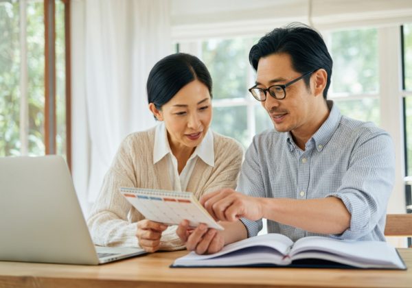 Tuổi 40 và bài toán chia tiền: Bao nhiêu cho mái ấm của con, bao nhiêu cho tuổi già của cha mẹ?