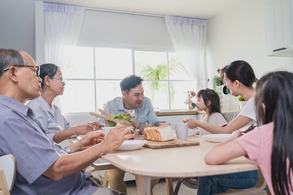 Tuổi thọ tăng, người Việt chuẩn bị sớm hơn cho một tuổi già độc lập