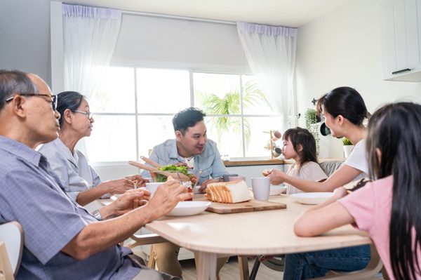 Tuổi thọ tăng, người Việt chuẩn bị sớm hơn cho một tuổi già độc lập