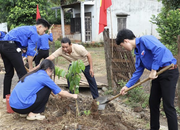 Tuổi trẻ cả nước đồng loạt ra quân tình nguyện chung tay xây dựng nông thôn mới