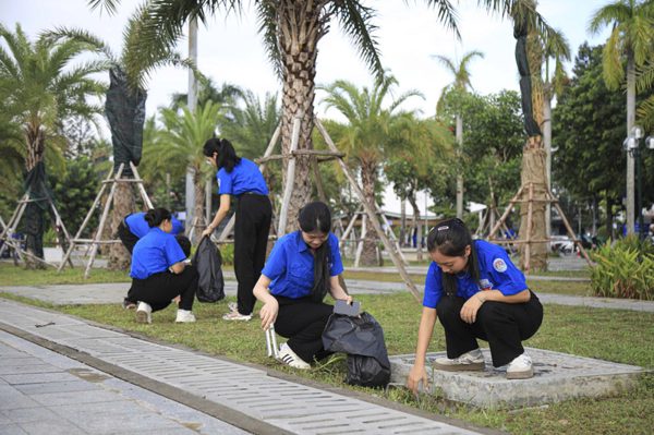 Tuổi trẻ chung tay xóa ‘điểm đen’ môi trường