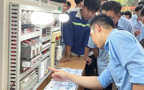 Tuổi Trẻ khởi xướng Khơi nguồn sáng tạo, hỗ trợ HS-SV giỏi, yêu khoa học tại TP.HCM