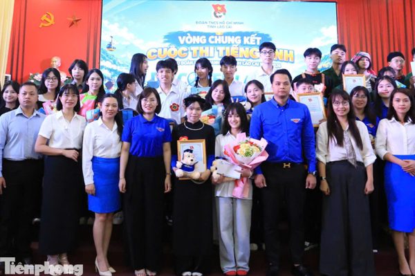Tuổi trẻ Lào Cai quảng bá quê hương bằng tiếng Anh