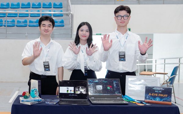 Tuổi Trẻ Startup Award: Dùng AI kết hợp ảnh siêu phổ phát hiện dập ẩn, nấm bệnh trên trái cây xuất khẩu
