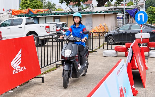 Tuổi trẻ Thái Nguyên học xử lý sự cố khi đi xe máy, xe điện an toàn