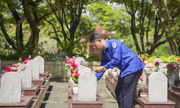 Tuổi trẻ Việt – Lào tri ân trên 'đất lửa' Quảng Trị