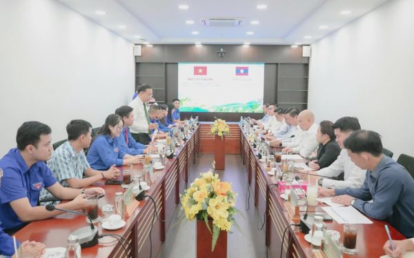 Tuổi trẻ VRG góp sức vun đắp tình hữu nghị Việt - Lào