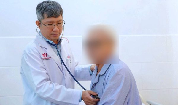 Tưởng chỉ đau ngực thoáng qua, cụ ông 72 tuổi được phát hiện động mạch vành gần như tắc