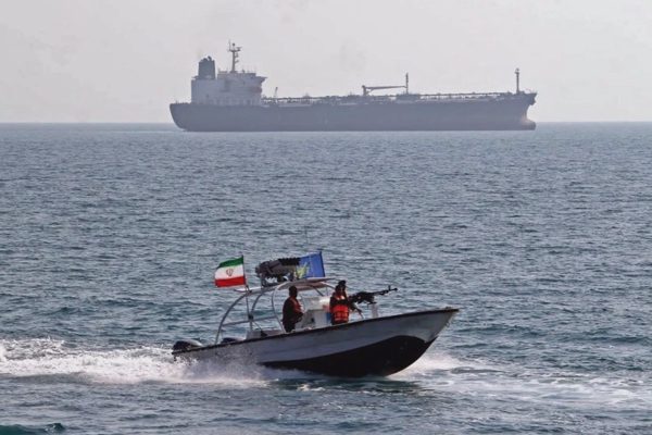 Tướng IRGC: Lực lượng Mỹ “rút lui” cách biên giới Iran 1.000km
