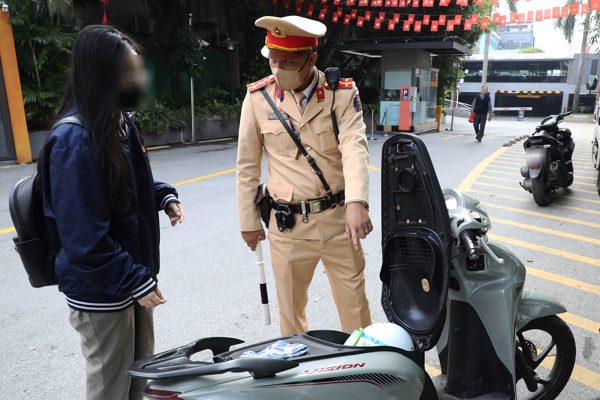 Tùy tiện giao xe máy cho học sinh sử dụng, chủ xe có thể bị phat nặng không ngờ
