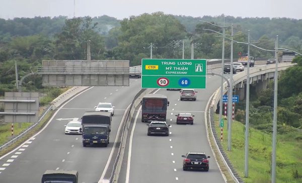 Tuyến cao tốc nào cần rà soát, lắp đặt biển báo xác định khoảng cách xe?