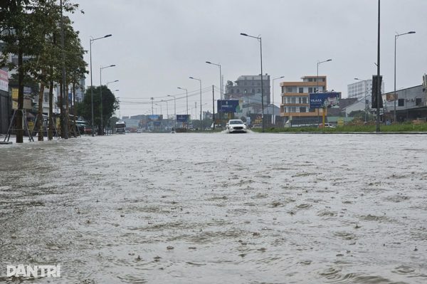 Tuyến đường 72m tại Nghệ An ngập sâu sau trận mưa lớn kéo dài