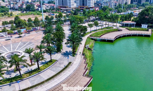 Tuyến đường sở hữu ba 'lá phổi xanh' giữa đô thị cao tầng phía Tây Hà Nội