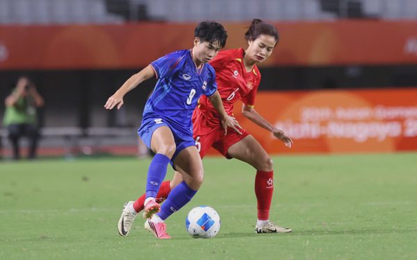 Tuyển nữ Việt Nam - Thái Lan (Hiệp 1) 0-0: Lối chơi chủ động