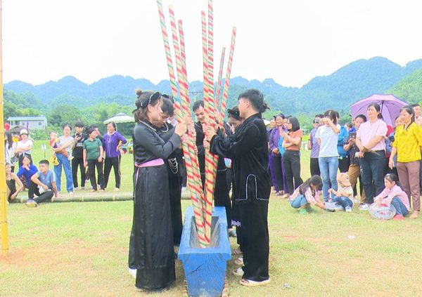 Tuyên Quang: Đến Côn Lôn, tham gia Lễ hội giã cốm đặc sắc của dân tộc Tày