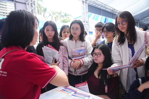 Tuyển sinh đại học 2027: Bỏ điểm cộng IElts, siết phương thức