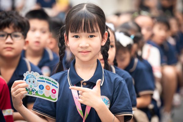 Tuyên truyền kiến thức sử dụng năng lượng tiết kiệm và hiệu quả cho gần 1300 học sinh