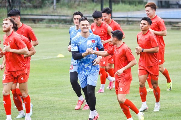 Tuyển Việt Nam 'trở lại mặt đất', sẵn sàng tiếp đón Thái Lan