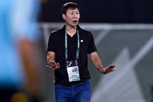 Tuyển Việt Nam: HLV Kim Sang Sik thấp thỏm theo nhịp đấu V-League