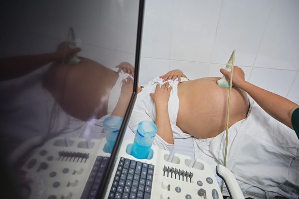 Tỷ lệ sinh con tuổi vị thành niên tăng gần gấp đôi