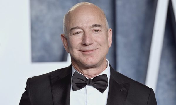 Tỷ phú Bezos: AI sẽ đưa trở lại mô hình gia đình chỉ một người đi làm