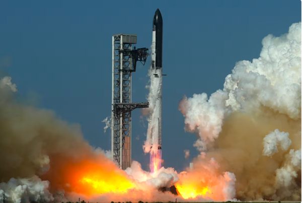 Tỷ phú Elon Musk ‘chơi lớn’, rót 100 tỷ USD xây siêu cảng vũ trụ chưa từng có
