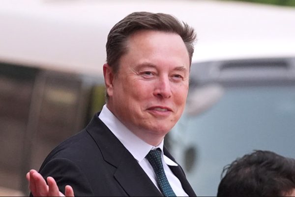 Tỷ phú Elon Musk nói tiết kiệm tiền cho tương lai là ‘vô nghĩa’