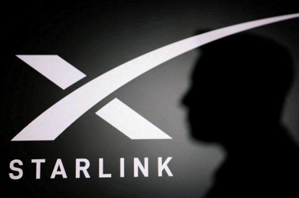Tỷ phú Elon Musk ra lệnh làm chậm dịch vụ Starlink mà Ukraine sử dụng
