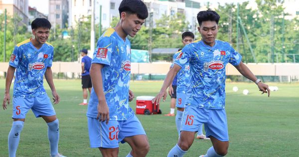U.23 Việt Nam vắng 8 cầu thủ, vẫn miệt mài tập luyện đến sát giờ ra sân bay sang Nhật Bản