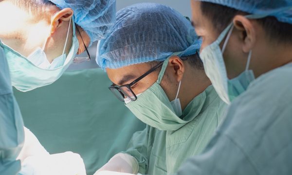 U buồng trứng gần 5 kg