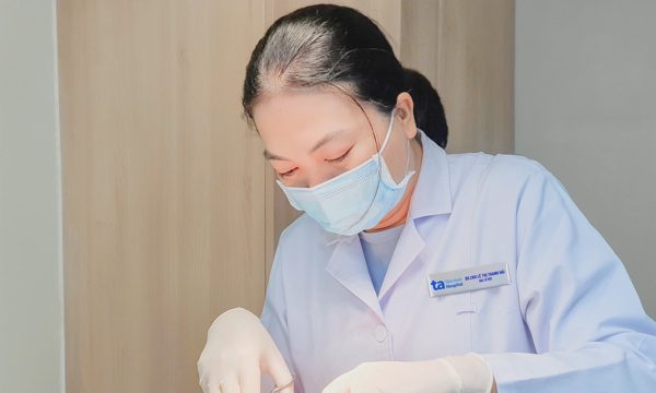U mi tái phát xâm lấn màng xương