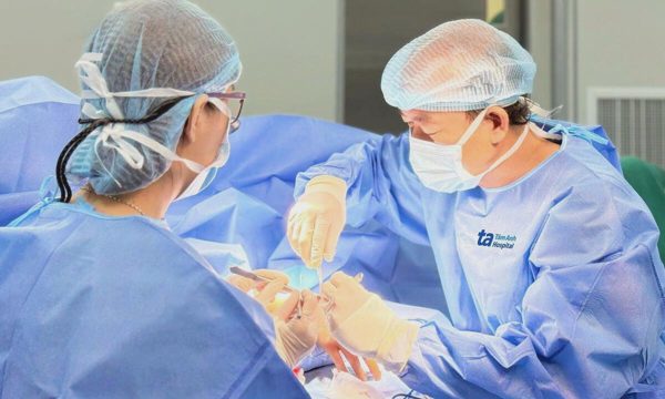 U nang ở cổ tay bé gái