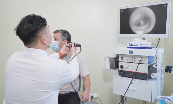 Ù tai do ung thư vòm họng di căn