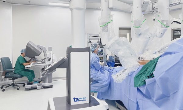 U tuyến ức chèn ép tim
