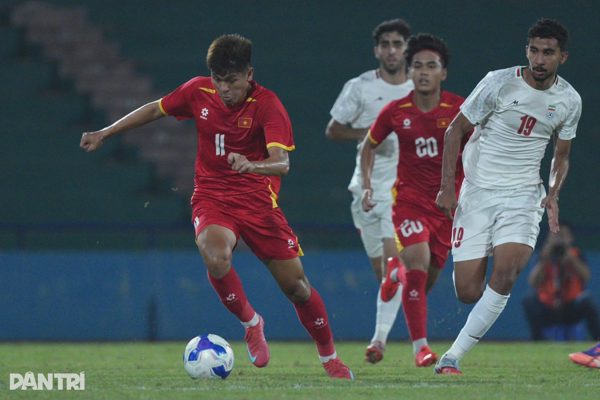U20 Việt Nam 0-0 U20 Iran (hiệp 1): U20 Việt Nam bị ép sân