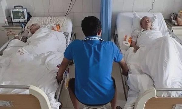 U50 kiệt sức 'sáng đưa con đi học, chiều vào bệnh viện chăm bố mẹ già'