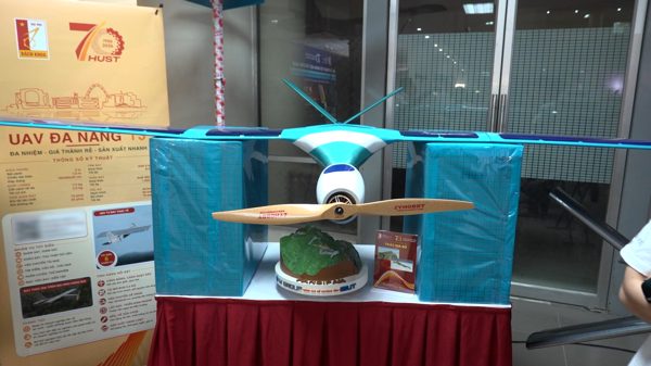 UAV năng lượng mặt trời của Đại học Bách khoa Hà Nội bay qua đỉnh Fansipan