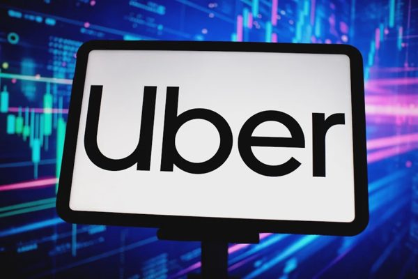 Uber cắt 3.300 việc làm khi robotaxi tiến vào ngành gọi xe