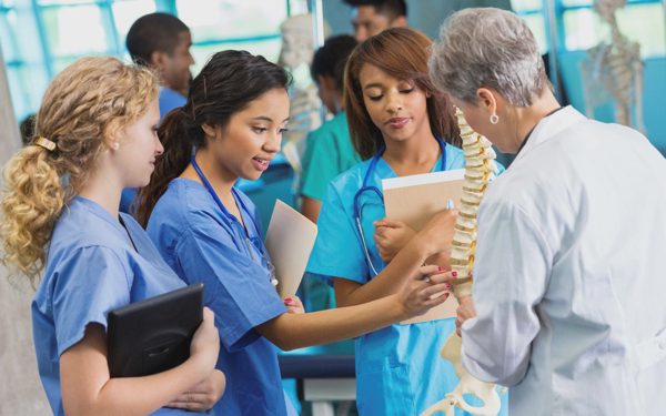 Úc chặn du học sinh 'học lùi' để kéo dài thời gian ở lại
