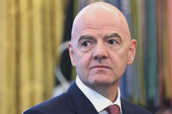 UEFA thể hiện quyết tâm ép Chủ tịch FIFA Gianni Infantino từ chức