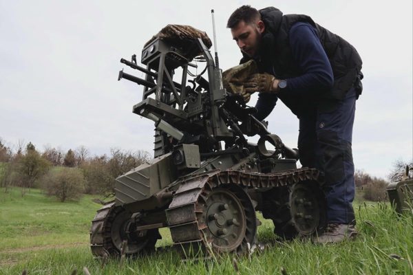 Ukraine biến robot cảm tử thành đội quân xung kích vào chiến hào Nga