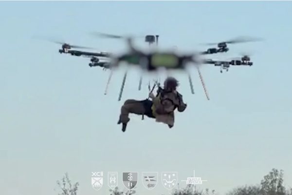 Ukraine lần đầu tiên dùng UAV sơ tán thương binh khỏi tiền tuyến