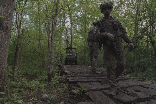 Ukraine nói cuộc phản công bí mật buộc Nga rút đơn vị tinh nhuệ hàng đầu