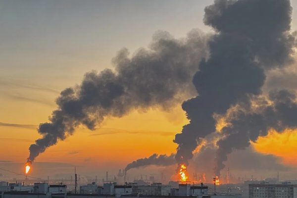 Ukraine nối lại không kích nhà máy lọc dầu Nga, ra điều kiện với Mỹ