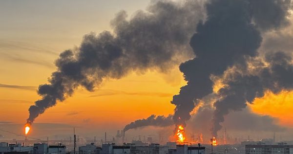 Ukraine nối lại tập kích nhà máy lọc dầu Nga, ra điều kiện với Mỹ