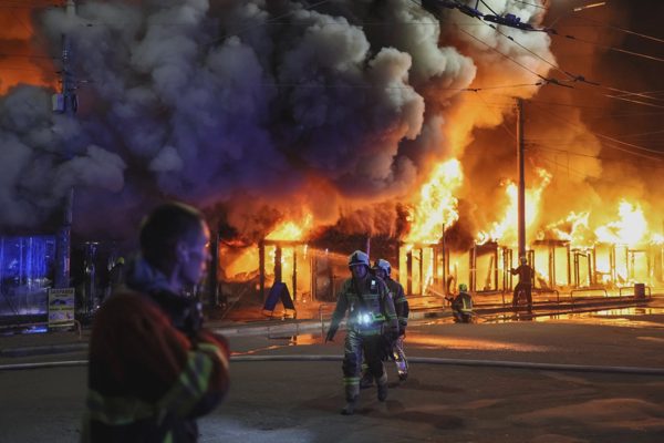 Ukraine tấn công mạnh hạ tầng năng lượng Nga, Moscow đáp trả đanh thép
