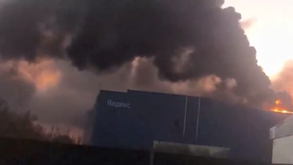 Ukraine tấn công trung tâm dữ liệu Nga, khói đen cuồn cuộn phủ kín bầu trời
